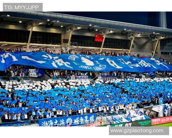 在繁忙大街上偶遇足球明星的奇妙瞬间与难忘回忆