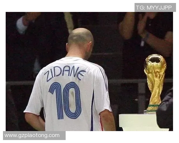 足球明星背影展现风采双肩背影图片带你领略他们的魅力与坚持