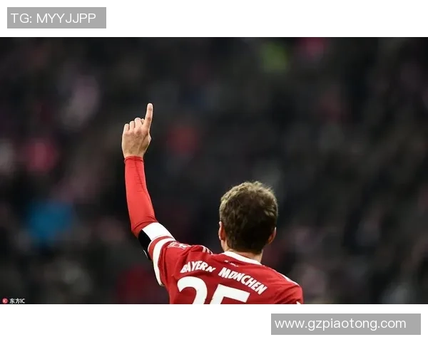 足球明星庆祝瞬间背影展现激情与荣耀的完美融合