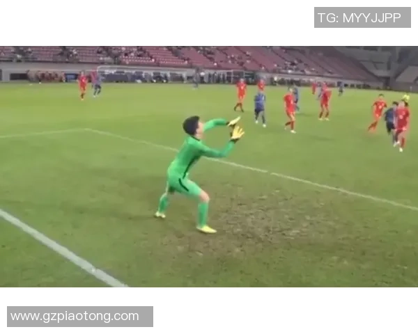 足球明星穿戴袜套的时尚瞬间展现运动与风格的完美结合